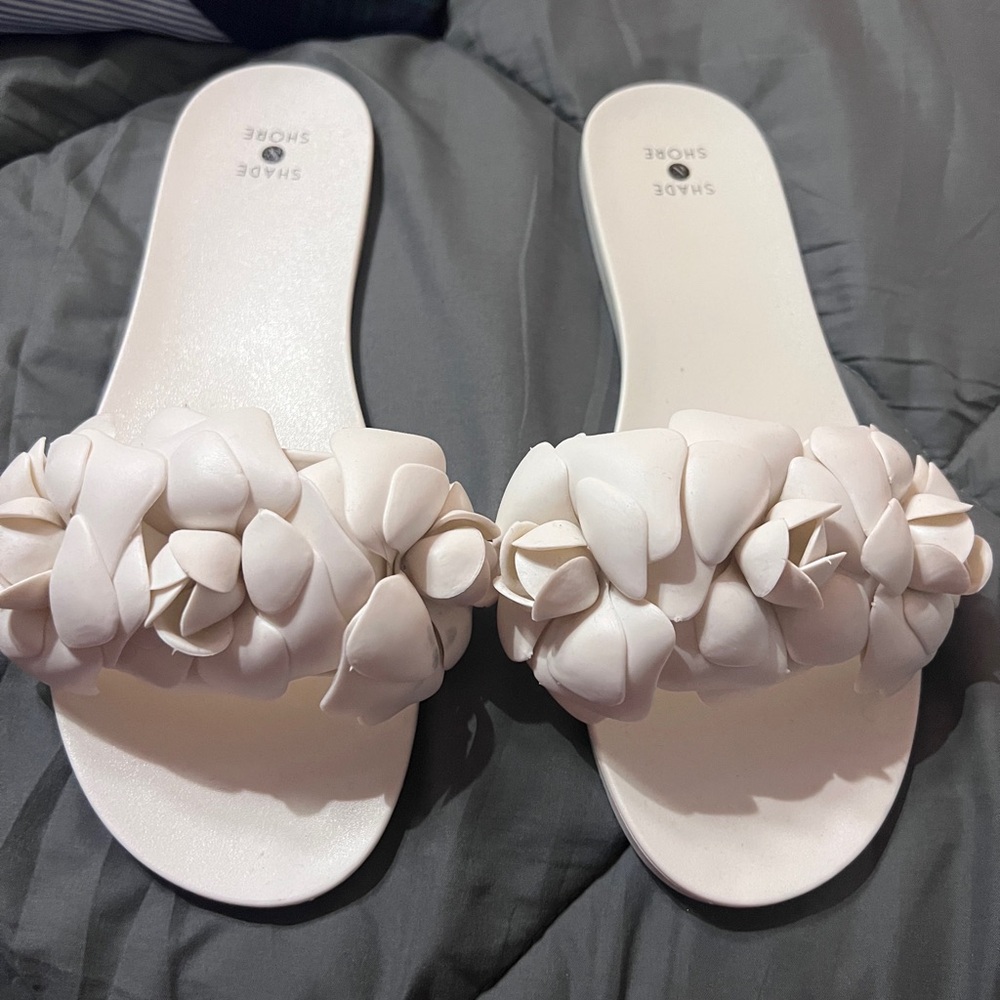 Off white flower slides